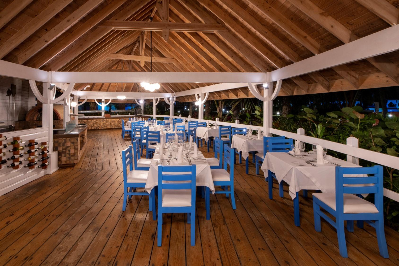 Viva V Samana By Wyndham, A Trademark Adults All Inclusive Las Terrenas Luaran gambar Restaurant at the Hotel