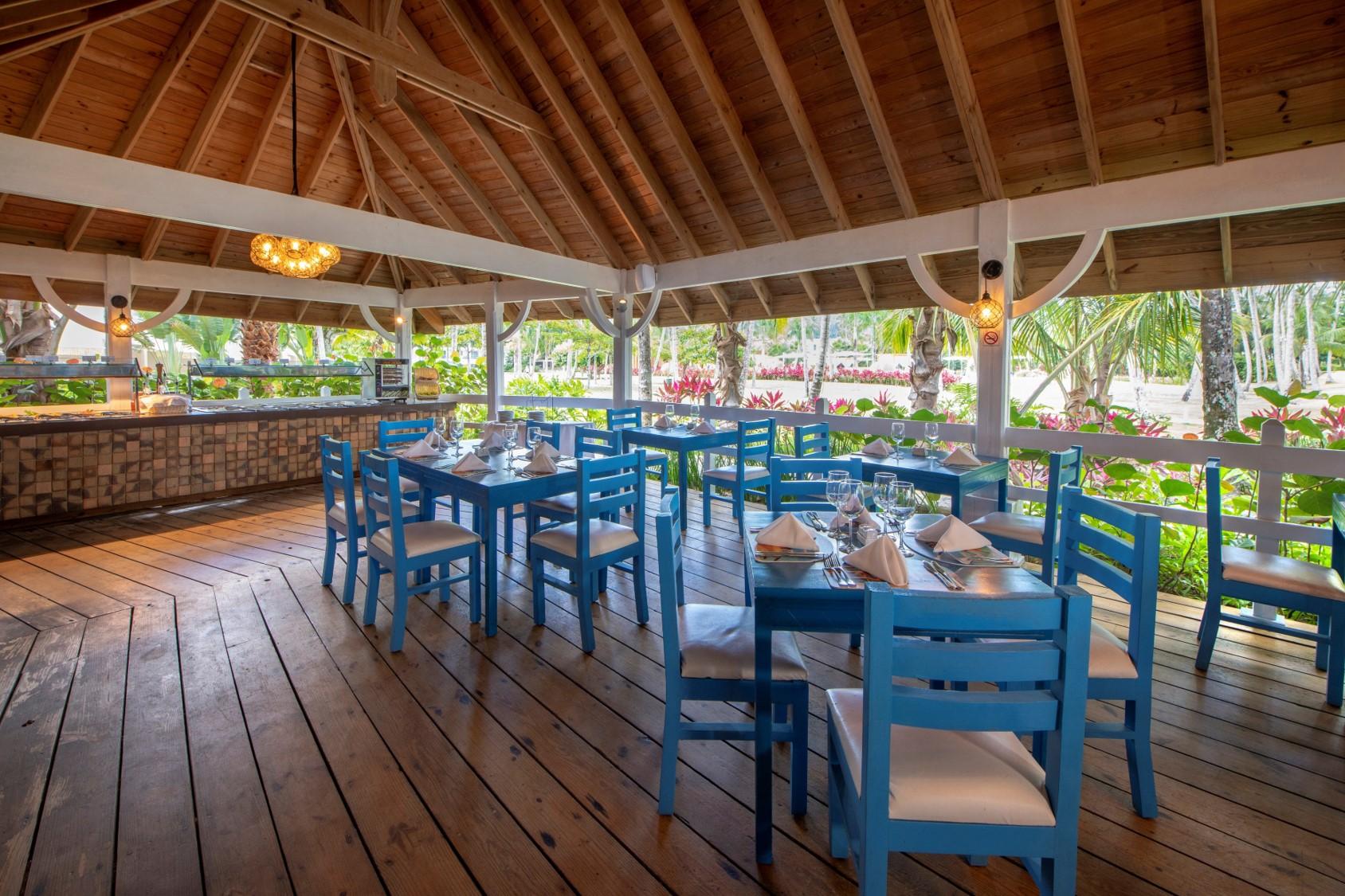 Viva V Samana By Wyndham, A Trademark Adults All Inclusive Las Terrenas Luaran gambar Restaurant at the resort