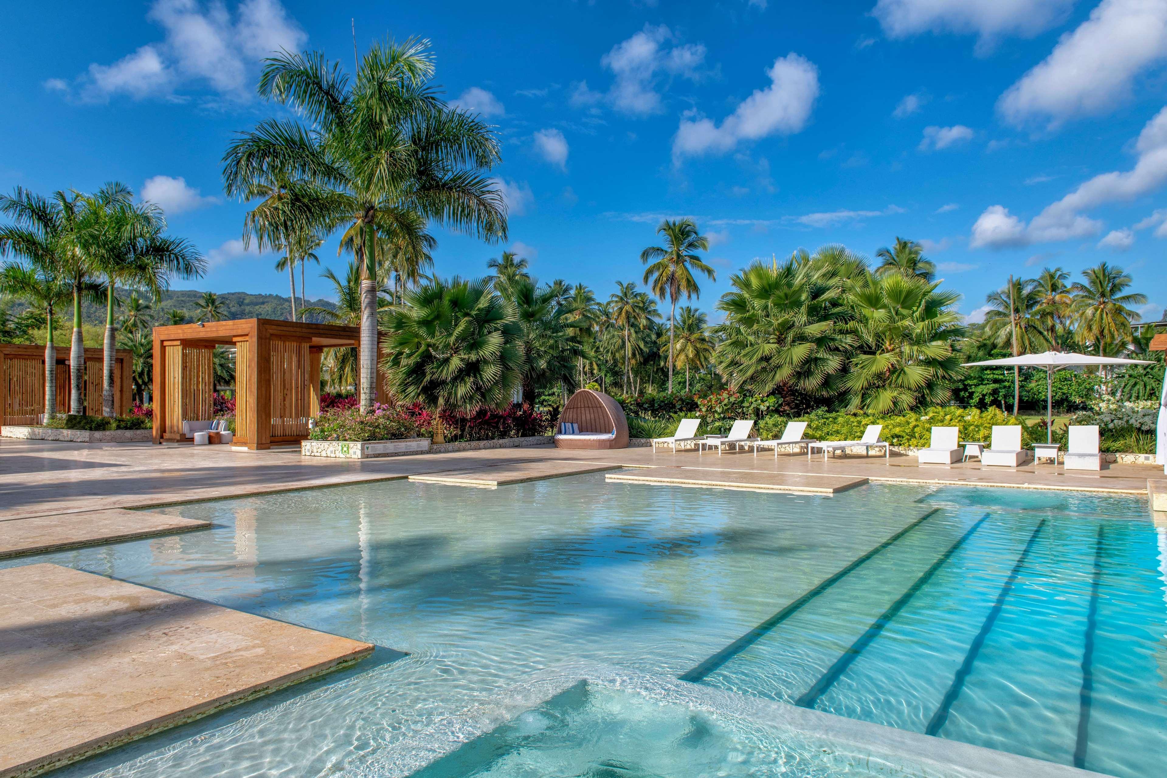 Viva V Samana By Wyndham, A Trademark Adults All Inclusive Las Terrenas Luaran gambar The swimming pool at the Four Seasons Resort