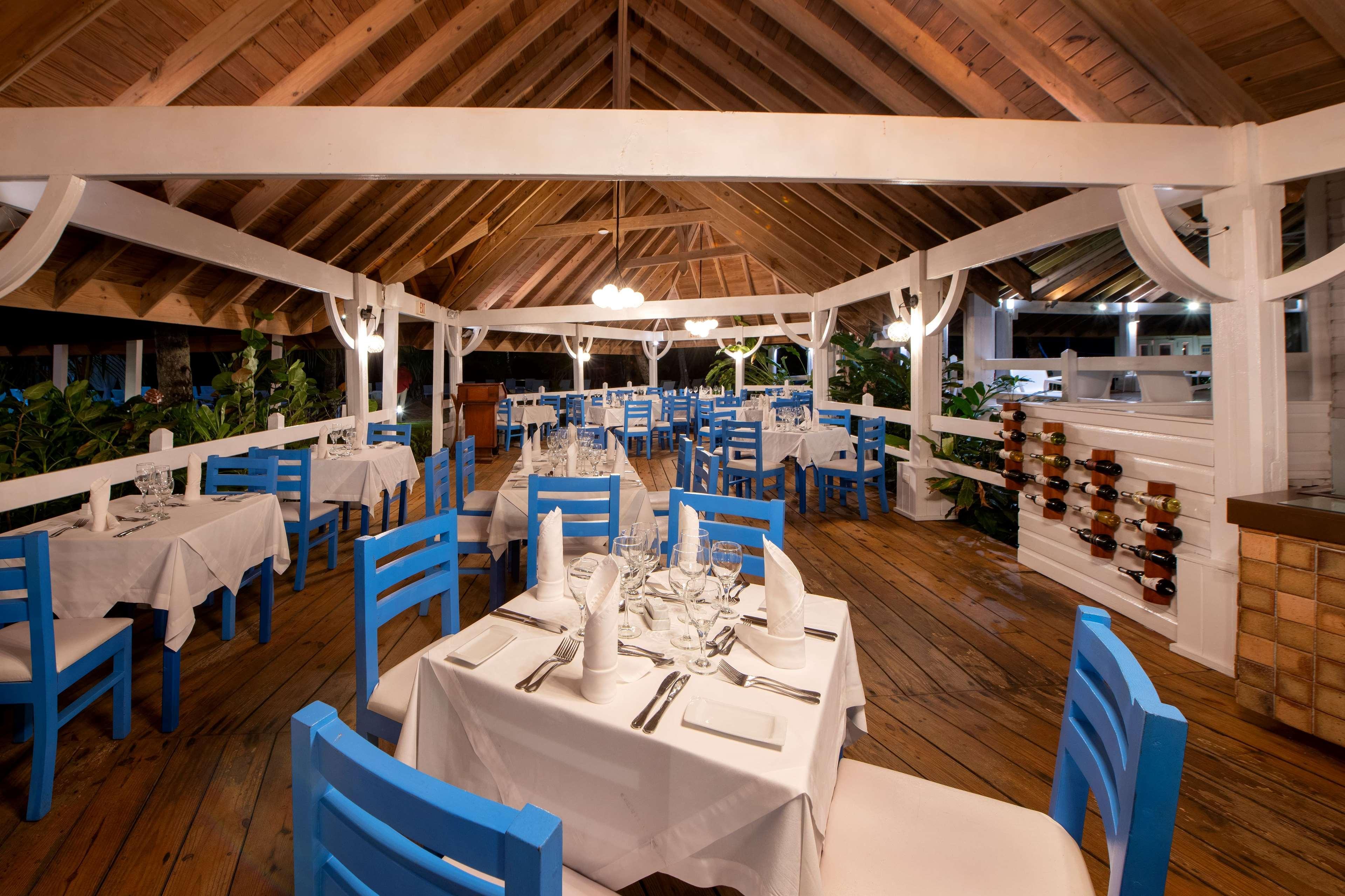 Viva V Samana By Wyndham, A Trademark Adults All Inclusive Las Terrenas Luaran gambar Restaurant at Sandals Halcyon Beach