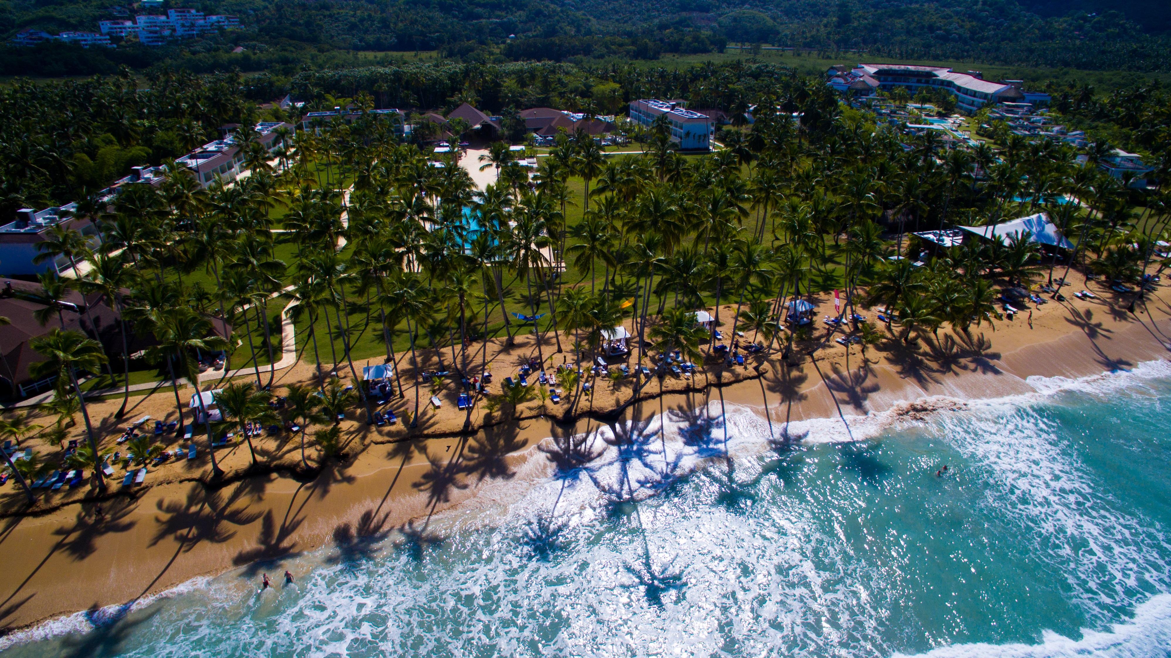 Viva V Samana By Wyndham, A Trademark Adults All Inclusive Las Terrenas Luaran gambar Aerial view of the beach