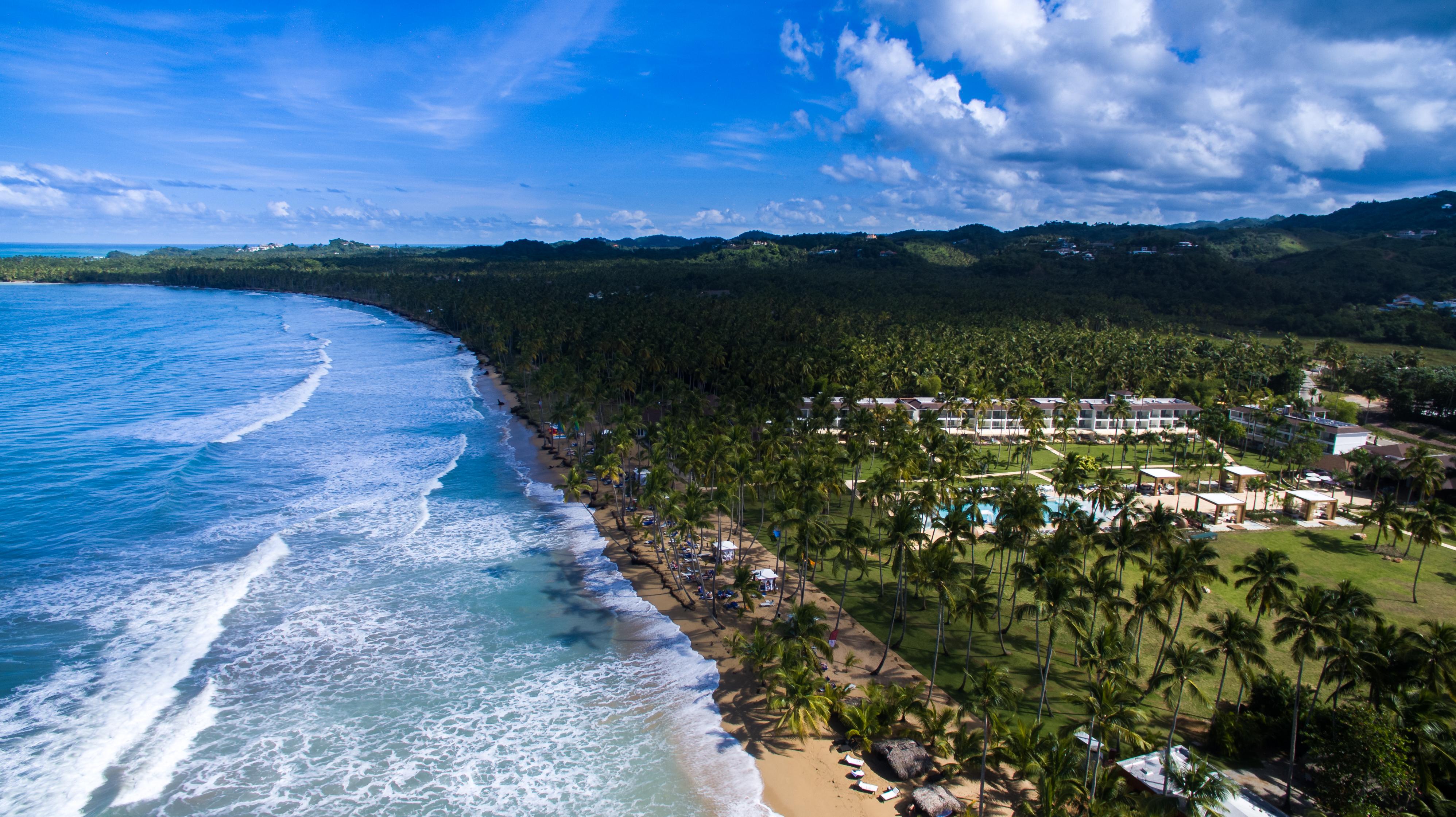 Viva V Samana By Wyndham, A Trademark Adults All Inclusive Las Terrenas Luaran gambar Aerial view of the beach