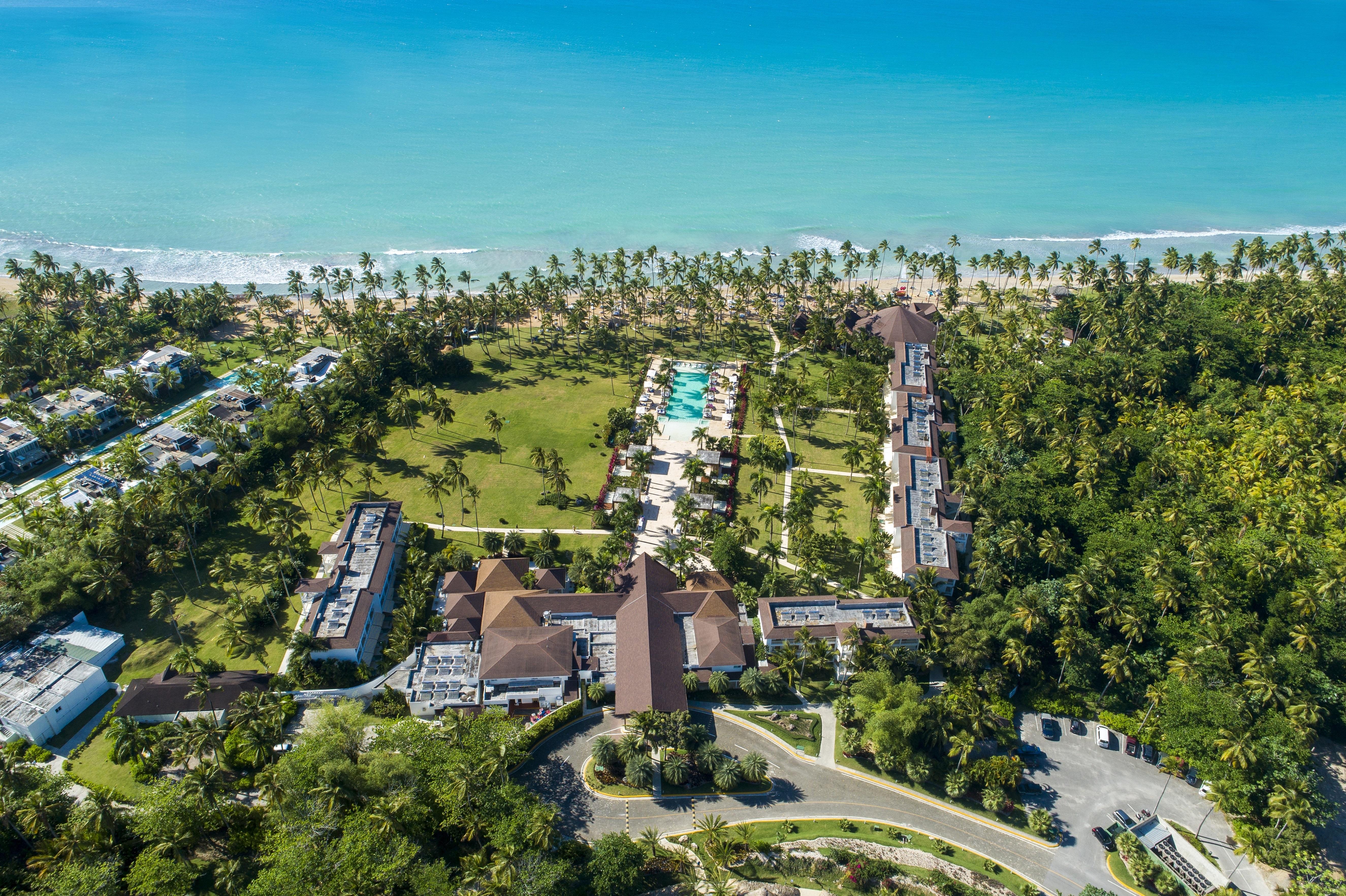 Viva V Samana By Wyndham, A Trademark Adults All Inclusive Las Terrenas Luaran gambar Aerial view of the resort