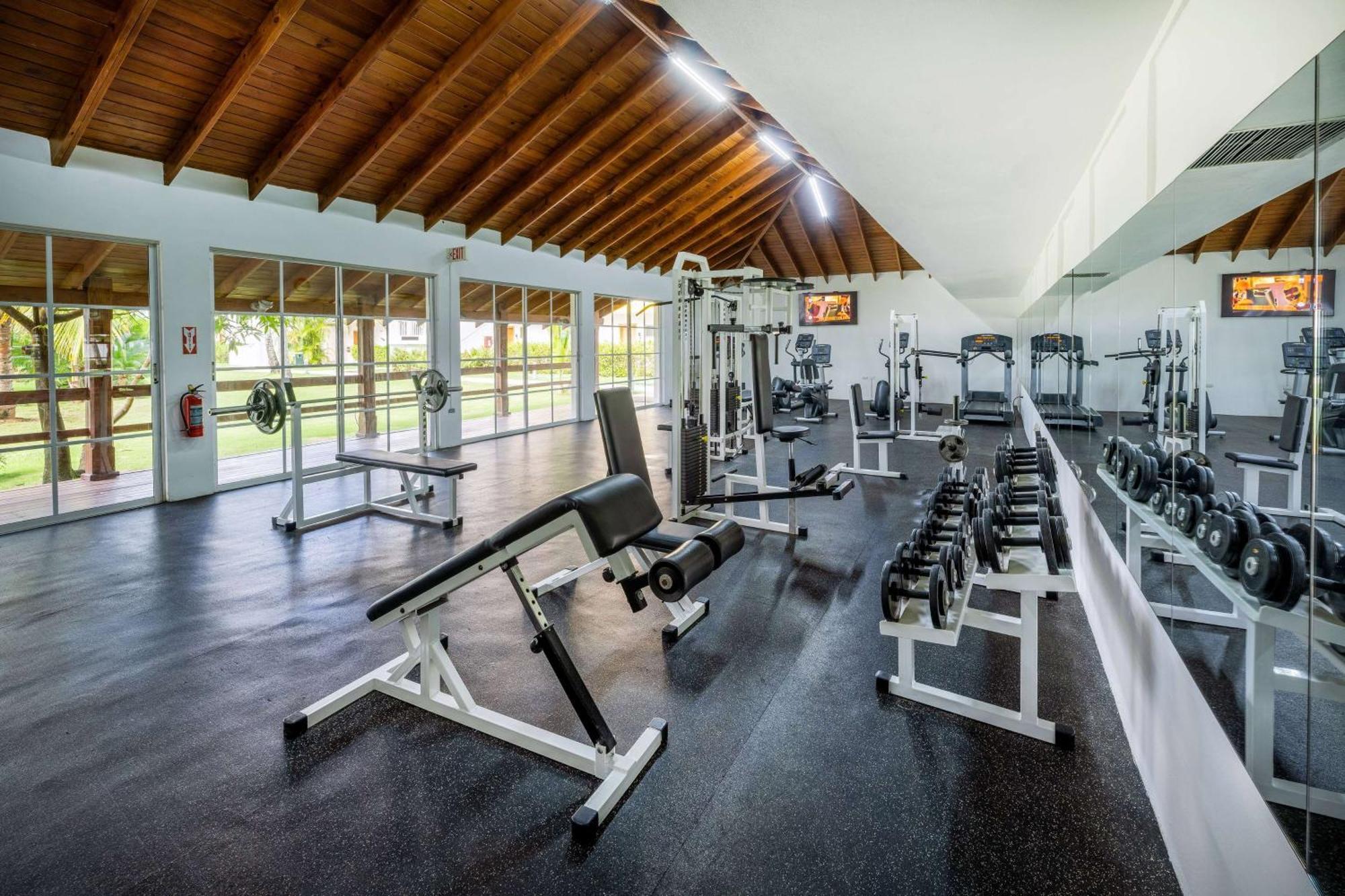 Viva V Samana By Wyndham, A Trademark Adults All Inclusive Las Terrenas Luaran gambar The gym at the resort