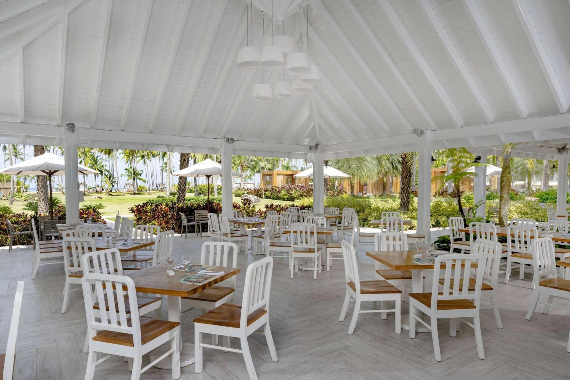 Viva V Samana By Wyndham, A Trademark Adults All Inclusive Las Terrenas Luaran gambar The interior of the restaurant