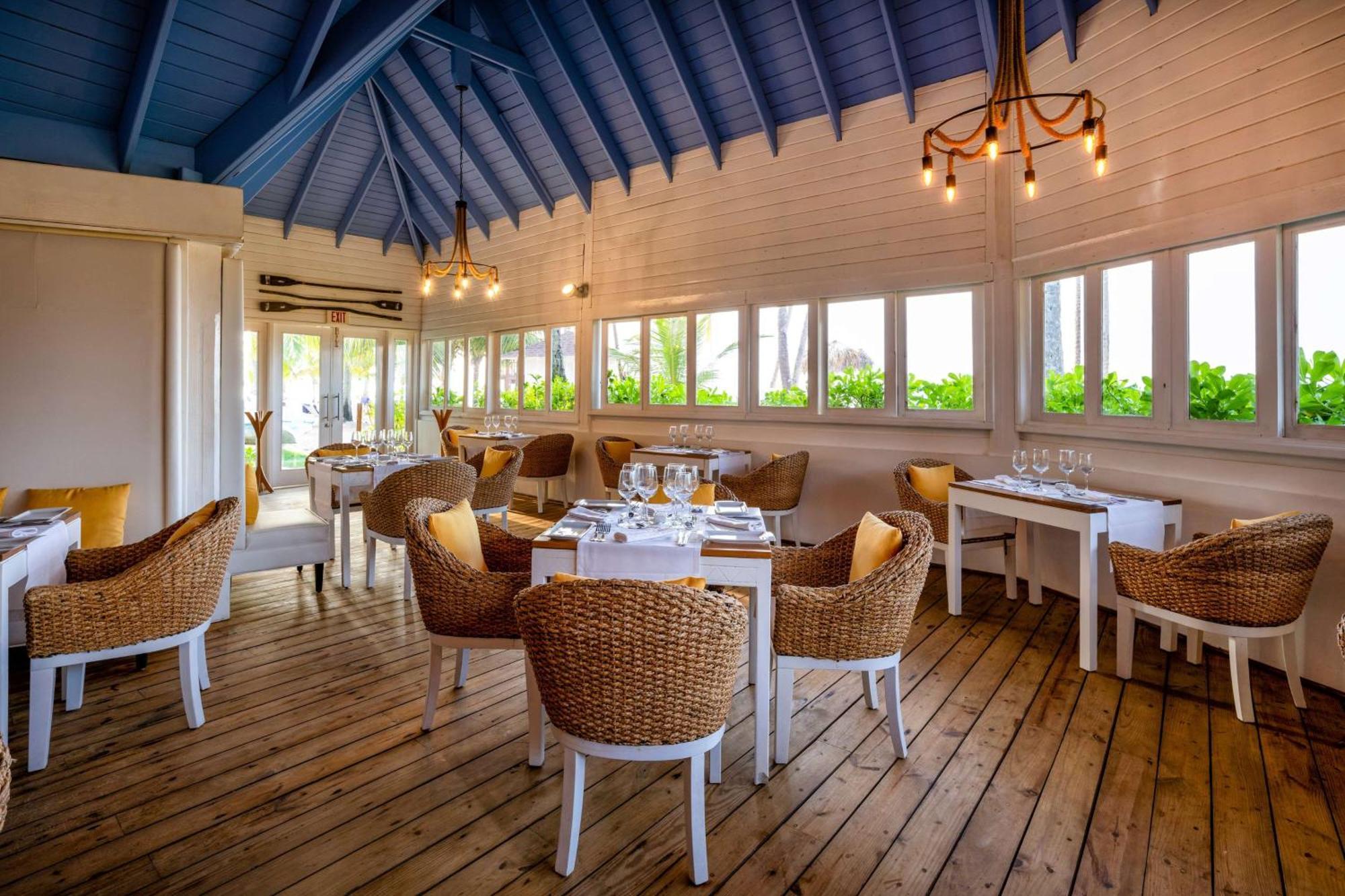 Viva V Samana By Wyndham, A Trademark Adults All Inclusive Las Terrenas Luaran gambar The restaurant at the hotel