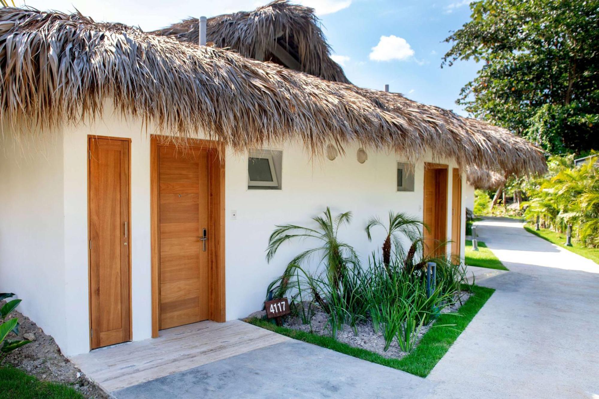 Viva V Samana By Wyndham, A Trademark Adults All Inclusive Las Terrenas Luaran gambar The bathrooms at the resort