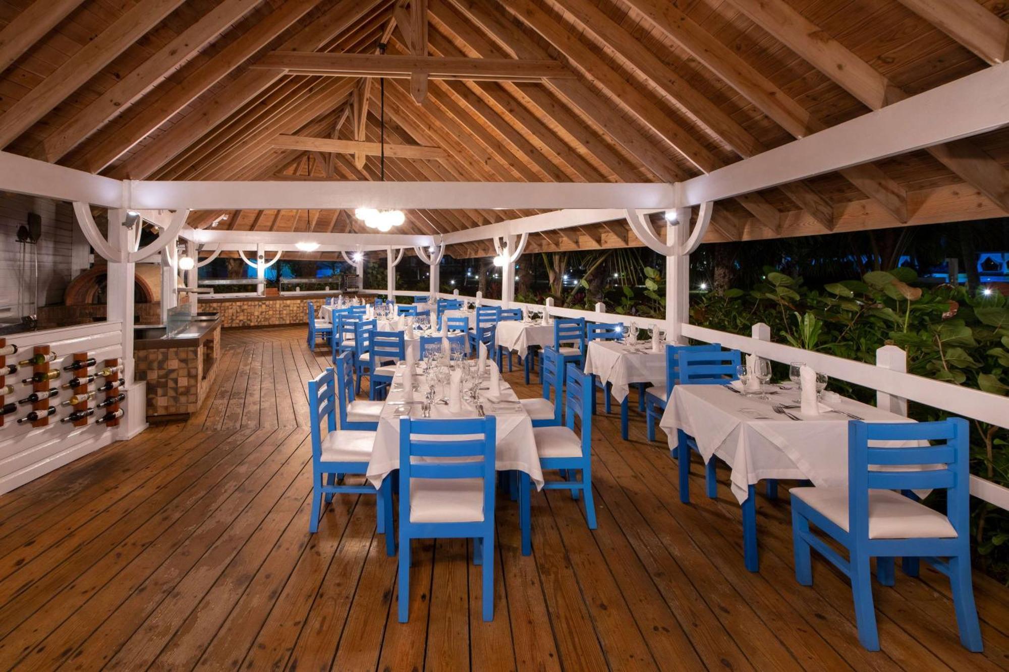 Viva V Samana By Wyndham, A Trademark Adults All Inclusive Las Terrenas Luaran gambar Restaurant at the Hotel